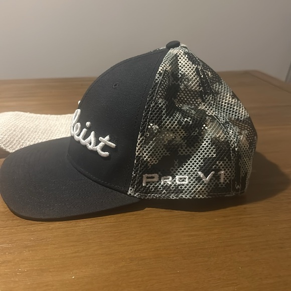 Titleist Camo Golf Hat - Picture 2 of 3